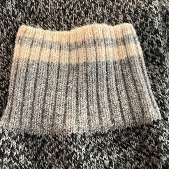 Zara men classic front open sweater very stylish, gray and black color L size. - Picture 8 of 13